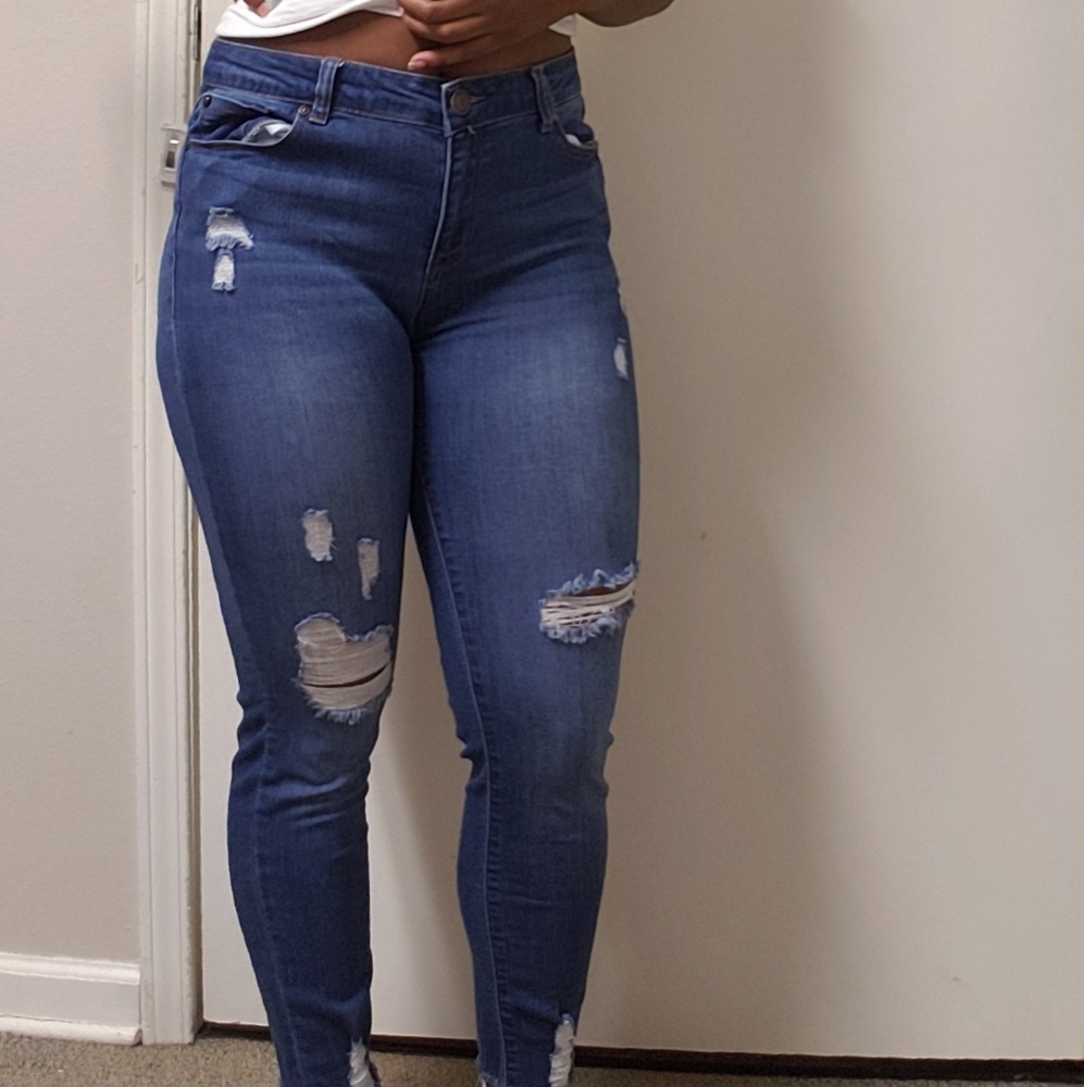 Distressed skinny jeans